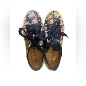 Dirty Laundry Floral Ribbon-Detail Navy Sneakers